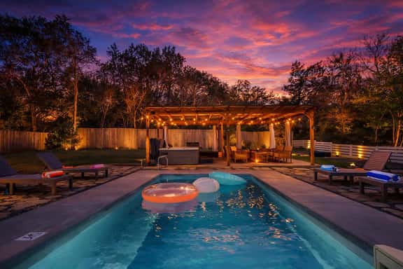 Ranch House Pool / Hot Tub 25 Min from DT Austin - Image 1